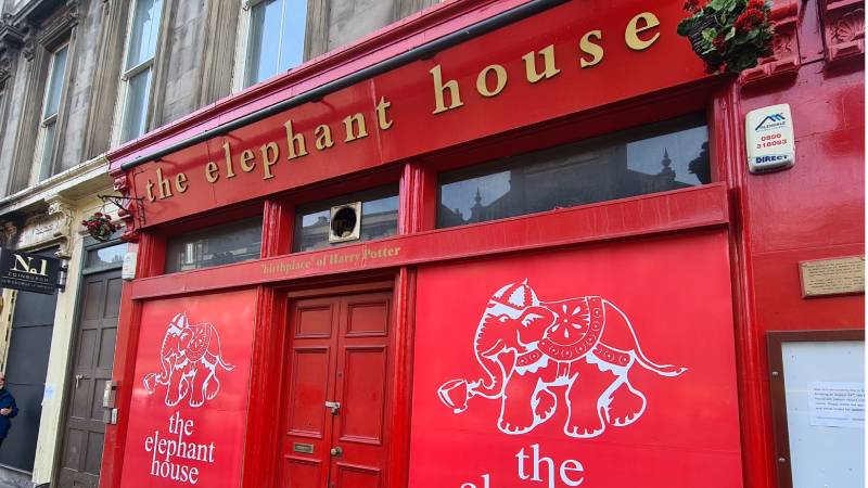 edinburgh-harry-potter-rowling-restaurace-elephant-house-zapakuj